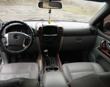 Серый Киа Соренто, объемом двигателя 2.4 л и пробегом 400 тыс. км за 5750 $, фото 5 на Automoto.ua