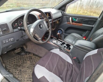 Серый Киа Соренто, объемом двигателя 2.5 л и пробегом 250 тыс. км за 2100 $, фото 3 на Automoto.ua