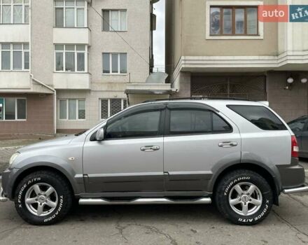 Серый Киа Соренто, объемом двигателя 2.5 л и пробегом 238 тыс. км за 7500 $, фото 4 на Automoto.ua