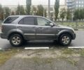 Серый Киа Соренто, объемом двигателя 2.5 л и пробегом 300 тыс. км за 4000 $, фото 2 на Automoto.ua