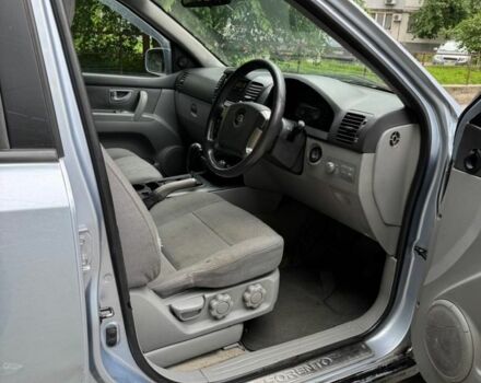 Серый Киа Соренто, объемом двигателя 2.5 л и пробегом 122 тыс. км за 2615 $, фото 6 на Automoto.ua