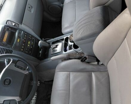 Серый Киа Соренто, объемом двигателя 2.5 л и пробегом 300 тыс. км за 5300 $, фото 7 на Automoto.ua