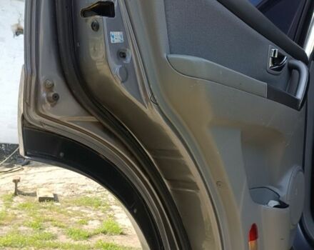 Серый Киа Соренто, объемом двигателя 2.5 л и пробегом 300 тыс. км за 5000 $, фото 4 на Automoto.ua