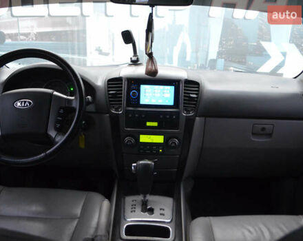 Серый Киа Соренто, объемом двигателя 2.5 л и пробегом 129 тыс. км за 7700 $, фото 8 на Automoto.ua