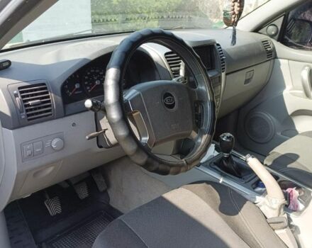 Серый Киа Соренто, объемом двигателя 2.5 л и пробегом 300 тыс. км за 5000 $, фото 5 на Automoto.ua