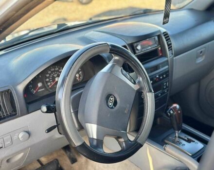 Серый Киа Соренто, объемом двигателя 2.5 л и пробегом 280 тыс. км за 3600 $, фото 9 на Automoto.ua