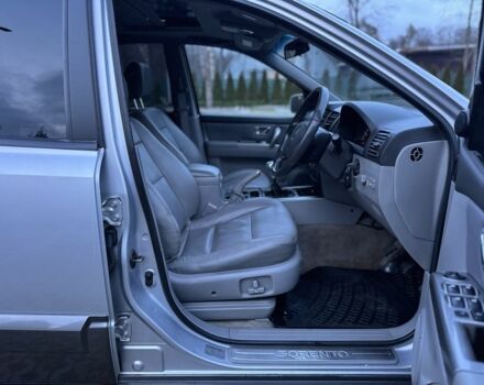 Сірий Кіа Соренто, об'ємом двигуна 2.5 л та пробігом 150 тис. км за 3800 $, фото 8 на Automoto.ua