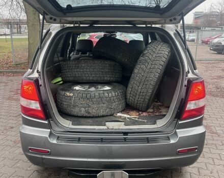 Серый Киа Соренто, объемом двигателя 2.5 л и пробегом 202 тыс. км за 3750 $, фото 5 на Automoto.ua