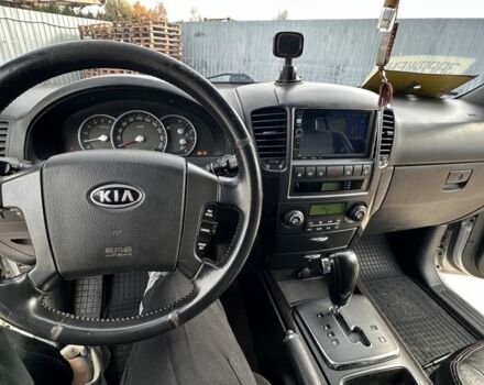 Серый Киа Соренто, объемом двигателя 2.5 л и пробегом 240 тыс. км за 8500 $, фото 4 на Automoto.ua