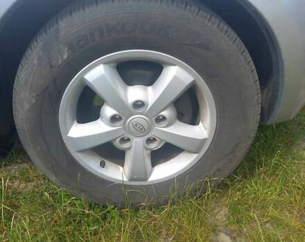 Серый Киа Соренто, объемом двигателя 2.5 л и пробегом 250 тыс. км за 4200 $, фото 1 на Automoto.ua