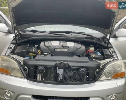 Серый Киа Соренто, объемом двигателя 2.5 л и пробегом 219 тыс. км за 8500 $, фото 4 на Automoto.ua