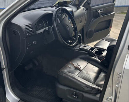 Серый Киа Соренто, объемом двигателя 2.5 л и пробегом 240 тыс. км за 8500 $, фото 14 на Automoto.ua