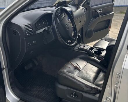 Серый Киа Соренто, объемом двигателя 2.5 л и пробегом 240 тыс. км за 8500 $, фото 5 на Automoto.ua