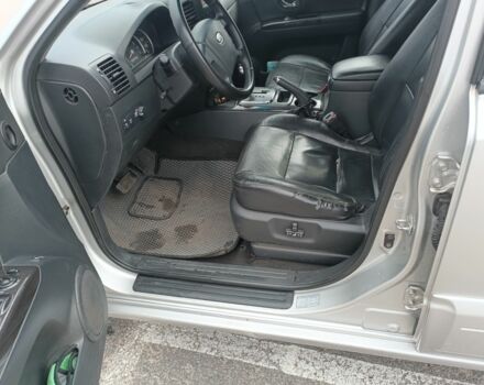 Серый Киа Соренто, объемом двигателя 2.5 л и пробегом 333 тыс. км за 8200 $, фото 5 на Automoto.ua