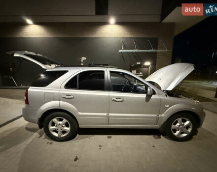 Серый Киа Соренто, объемом двигателя 2.5 л и пробегом 243 тыс. км за 4870 $, фото 1 на Automoto.ua