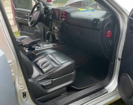 Серый Киа Соренто, объемом двигателя 2.5 л и пробегом 219 тыс. км за 8500 $, фото 11 на Automoto.ua