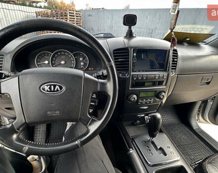 Серый Киа Соренто, объемом двигателя 2.5 л и пробегом 240 тыс. км за 8500 $, фото 15 на Automoto.ua