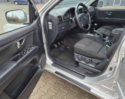 Серый Киа Соренто, объемом двигателя 2.5 л и пробегом 250 тыс. км за 3785 $, фото 12 на Automoto.ua