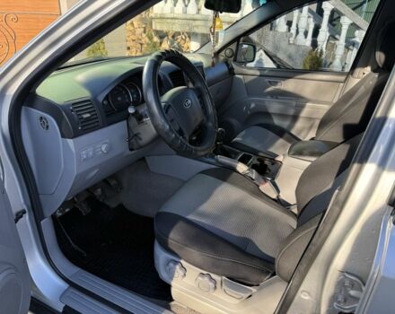 Серый Киа Соренто, объемом двигателя 2.5 л и пробегом 230 тыс. км за 7300 $, фото 5 на Automoto.ua