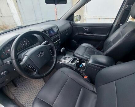 Серый Киа Соренто, объемом двигателя 2.5 л и пробегом 204 тыс. км за 10000 $, фото 5 на Automoto.ua