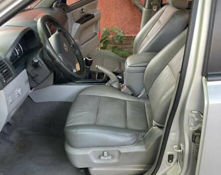 Серый Киа Соренто, объемом двигателя 2.5 л и пробегом 231 тыс. км за 8000 $, фото 2 на Automoto.ua