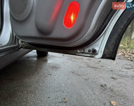 Серый Киа Соренто, объемом двигателя 3.3 л и пробегом 230 тыс. км за 8700 $, фото 4 на Automoto.ua