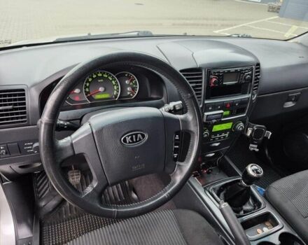 Серый Киа Соренто, объемом двигателя 2.5 л и пробегом 250 тыс. км за 3785 $, фото 9 на Automoto.ua