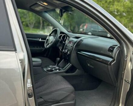 Серый Киа Соренто, объемом двигателя 2.4 л и пробегом 260 тыс. км за 11500 $, фото 2 на Automoto.ua