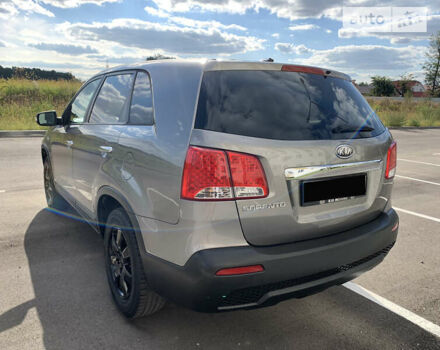 Сірий Кіа Соренто, об'ємом двигуна 2.4 л та пробігом 310 тис. км за 10900 $, фото 3 на Automoto.ua