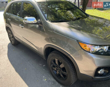 Серый Киа Соренто, объемом двигателя 2.36 л и пробегом 140 тыс. км за 9200 $, фото 2 на Automoto.ua