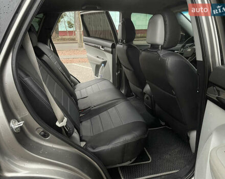 Сірий Кіа Соренто, об'ємом двигуна 2.4 л та пробігом 312 тис. км за 9999 $, фото 20 на Automoto.ua