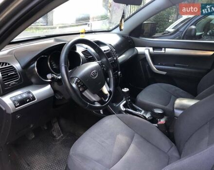 Сірий Кіа Соренто, об'ємом двигуна 2.4 л та пробігом 203 тис. км за 10350 $, фото 3 на Automoto.ua