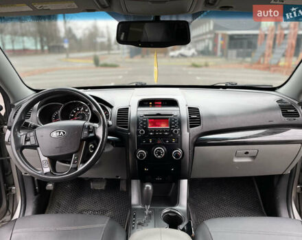 Сірий Кіа Соренто, об'ємом двигуна 2.4 л та пробігом 312 тис. км за 9999 $, фото 4 на Automoto.ua