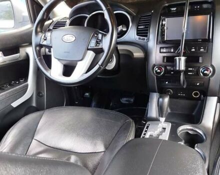 Серый Киа Соренто, объемом двигателя 2.2 л и пробегом 230 тыс. км за 13499 $, фото 25 на Automoto.ua