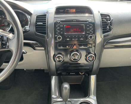 Сірий Кіа Соренто, об'ємом двигуна 2.4 л та пробігом 310 тис. км за 10900 $, фото 10 на Automoto.ua