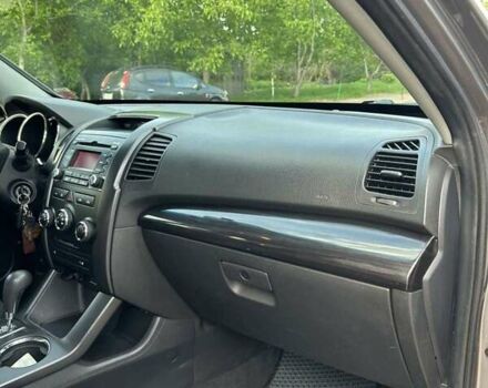 Серый Киа Соренто, объемом двигателя 2.4 л и пробегом 260 тыс. км за 11500 $, фото 31 на Automoto.ua