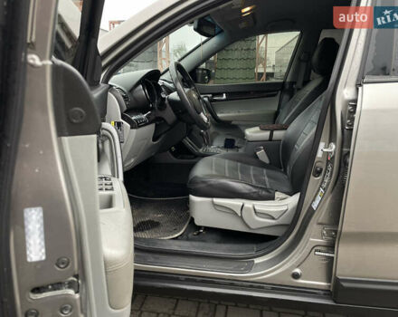 Серый Киа Соренто, объемом двигателя 2.4 л и пробегом 312 тыс. км за 9999 $, фото 26 на Automoto.ua