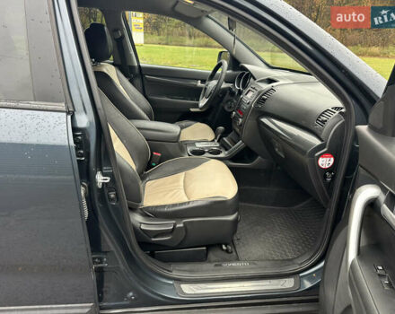 Серый Киа Соренто, объемом двигателя 2.2 л и пробегом 195 тыс. км за 12800 $, фото 15 на Automoto.ua