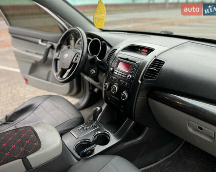 Серый Киа Соренто, объемом двигателя 2.4 л и пробегом 312 тыс. км за 9999 $, фото 27 на Automoto.ua