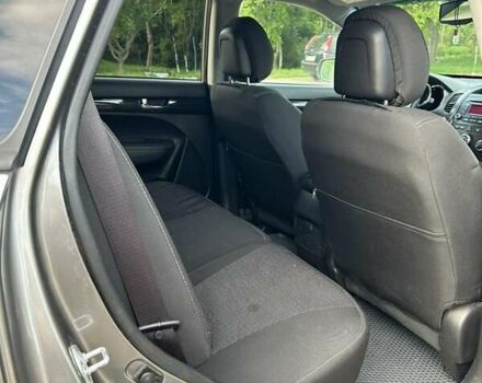 Серый Киа Соренто, объемом двигателя 2.4 л и пробегом 260 тыс. км за 11500 $, фото 15 на Automoto.ua