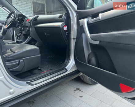 Серый Киа Соренто, объемом двигателя 2.2 л и пробегом 242 тыс. км за 13100 $, фото 19 на Automoto.ua