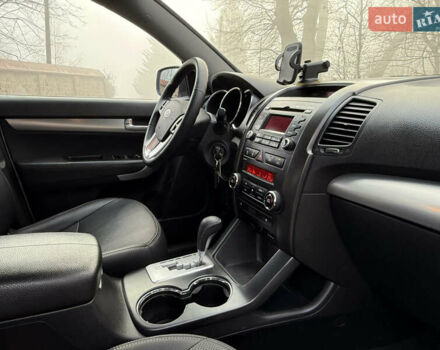 Серый Киа Соренто, объемом двигателя 2.2 л и пробегом 225 тыс. км за 12950 $, фото 55 на Automoto.ua