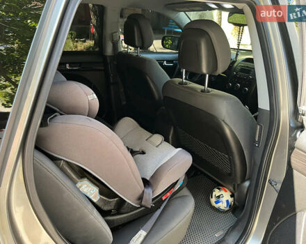 Серый Киа Соренто, объемом двигателя 2.36 л и пробегом 140 тыс. км за 9200 $, фото 5 на Automoto.ua