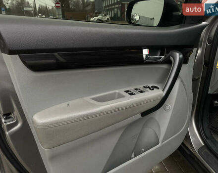 Сірий Кіа Соренто, об'ємом двигуна 2.4 л та пробігом 312 тис. км за 9999 $, фото 36 на Automoto.ua