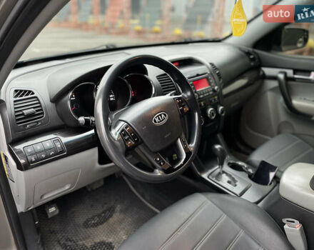 Серый Киа Соренто, объемом двигателя 2.4 л и пробегом 312 тыс. км за 9999 $, фото 25 на Automoto.ua