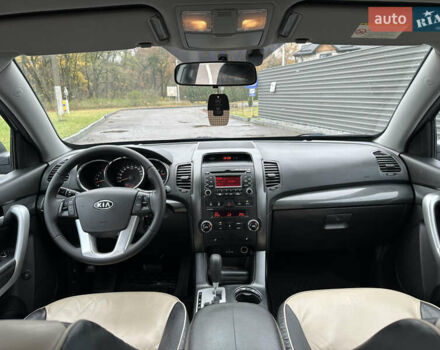 Серый Киа Соренто, объемом двигателя 2.2 л и пробегом 195 тыс. км за 12800 $, фото 14 на Automoto.ua