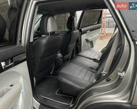 Серый Киа Соренто, объемом двигателя 2.4 л и пробегом 312 тыс. км за 9999 $, фото 24 на Automoto.ua