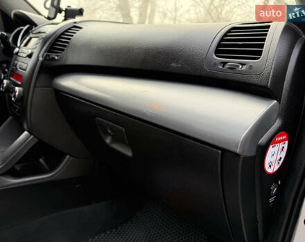 Серый Киа Соренто, объемом двигателя 2.2 л и пробегом 225 тыс. км за 12950 $, фото 69 на Automoto.ua