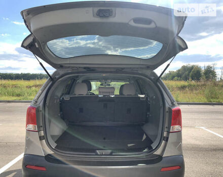 Сірий Кіа Соренто, об'ємом двигуна 2.4 л та пробігом 310 тис. км за 10900 $, фото 12 на Automoto.ua