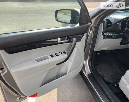 Сірий Кіа Соренто, об'ємом двигуна 2.4 л та пробігом 310 тис. км за 10900 $, фото 7 на Automoto.ua